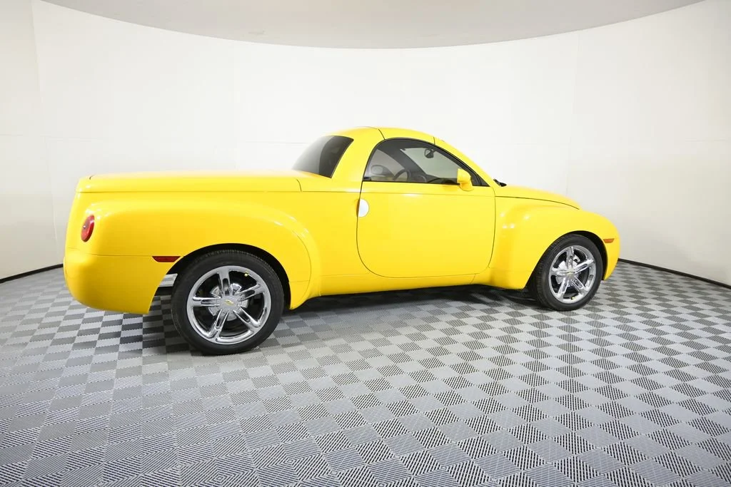 2005 Chevrolet SSR LS - Photo 8