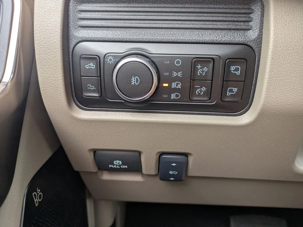 New 2026 Carbonized Gray Metallic Ford Platinum image 30