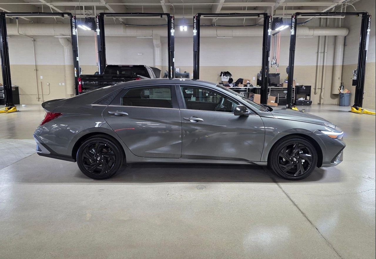 New 2026 Amazon Gray Hyundai SEL Sport image 8
