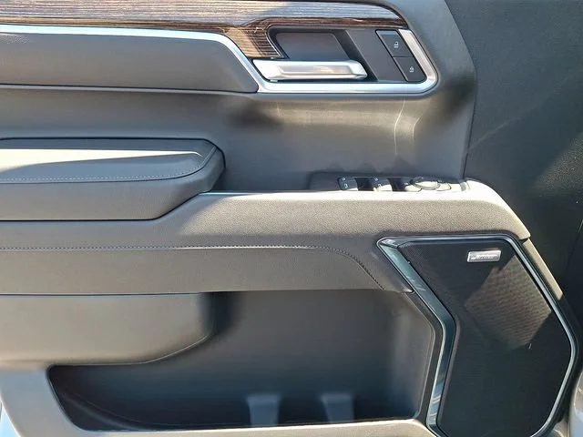 New 2026 Sterling Metallic GMC Elevation image 12