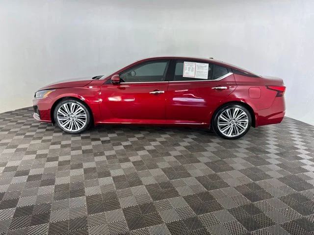 Used 2023 Red Nissan 2.5 SL image 8