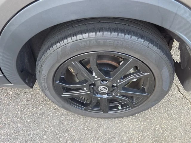 Used 2024 Gray Nissan SR image 10