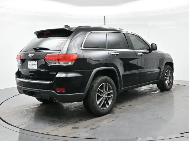 Used 2017 Diamond Black Crystal Pearlcoat Jeep Limited image 7