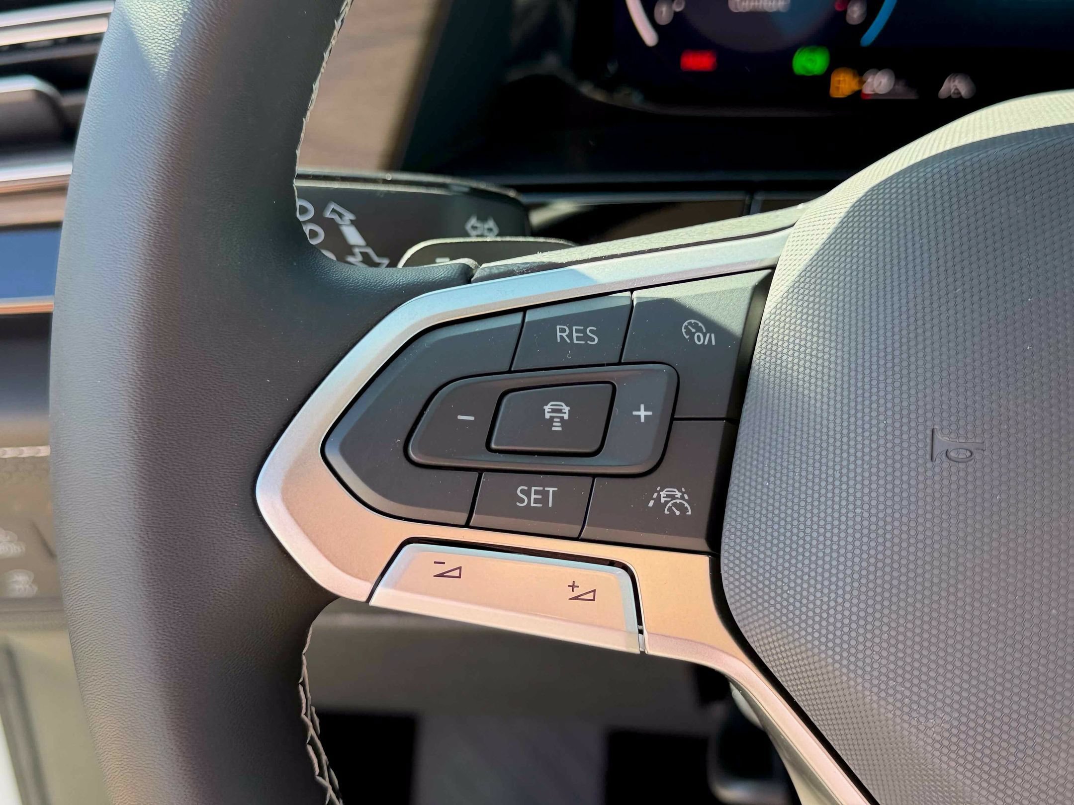 New 2026 Opal White Volkswagen 2.0T SE w/Technology image 19