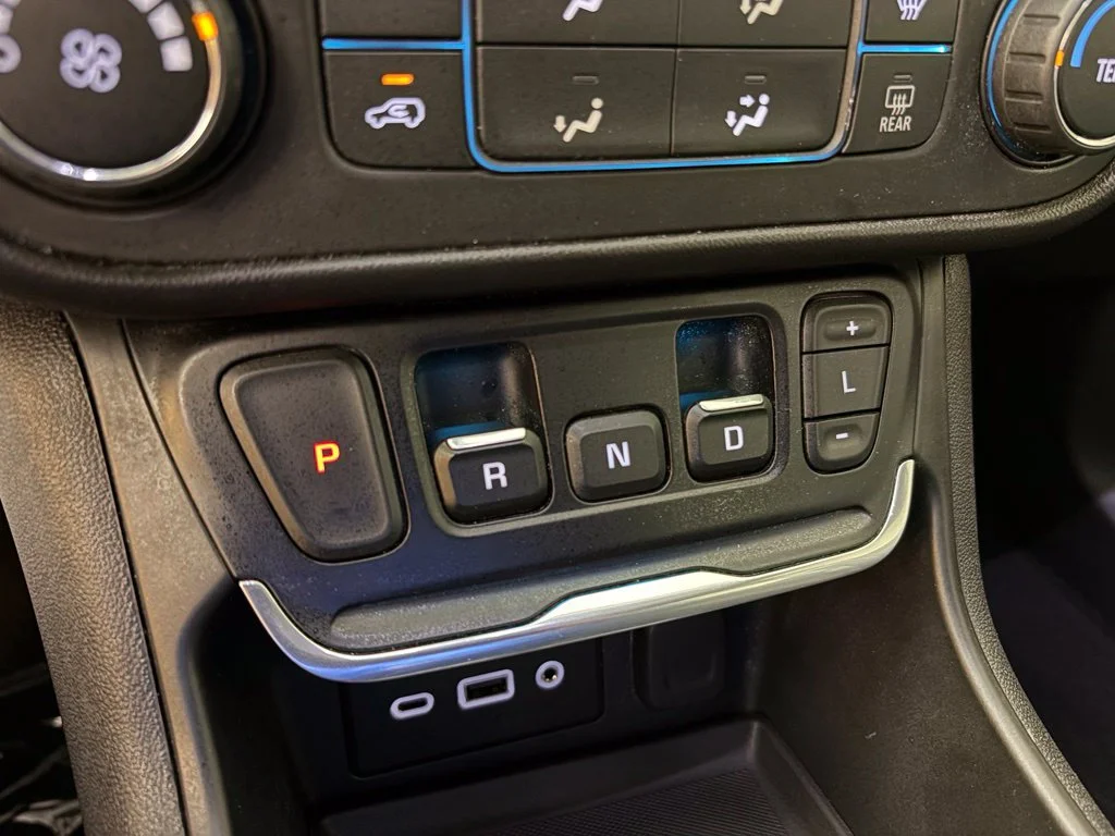 Used 2021 White GMC SLE image 28