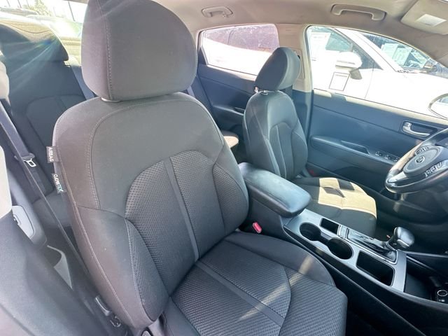 Used 2016 White Kia LX image 28