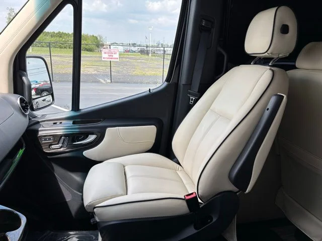 Used 2024 Obsidian Black Metallic Mercedes-Benz Midwest Automotive image 39
