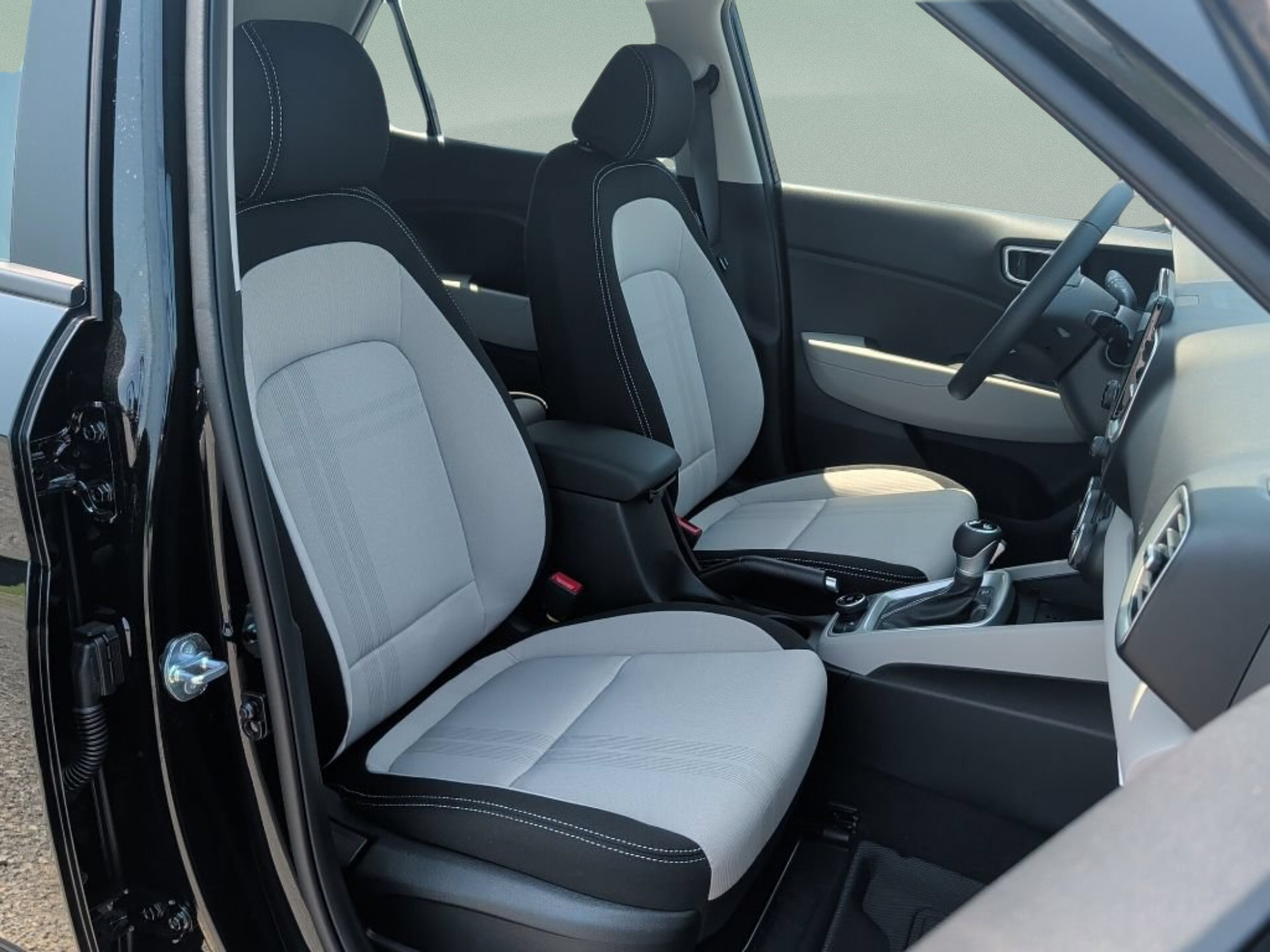 New 2026 Onyx Black Hyundai SEL image 39
