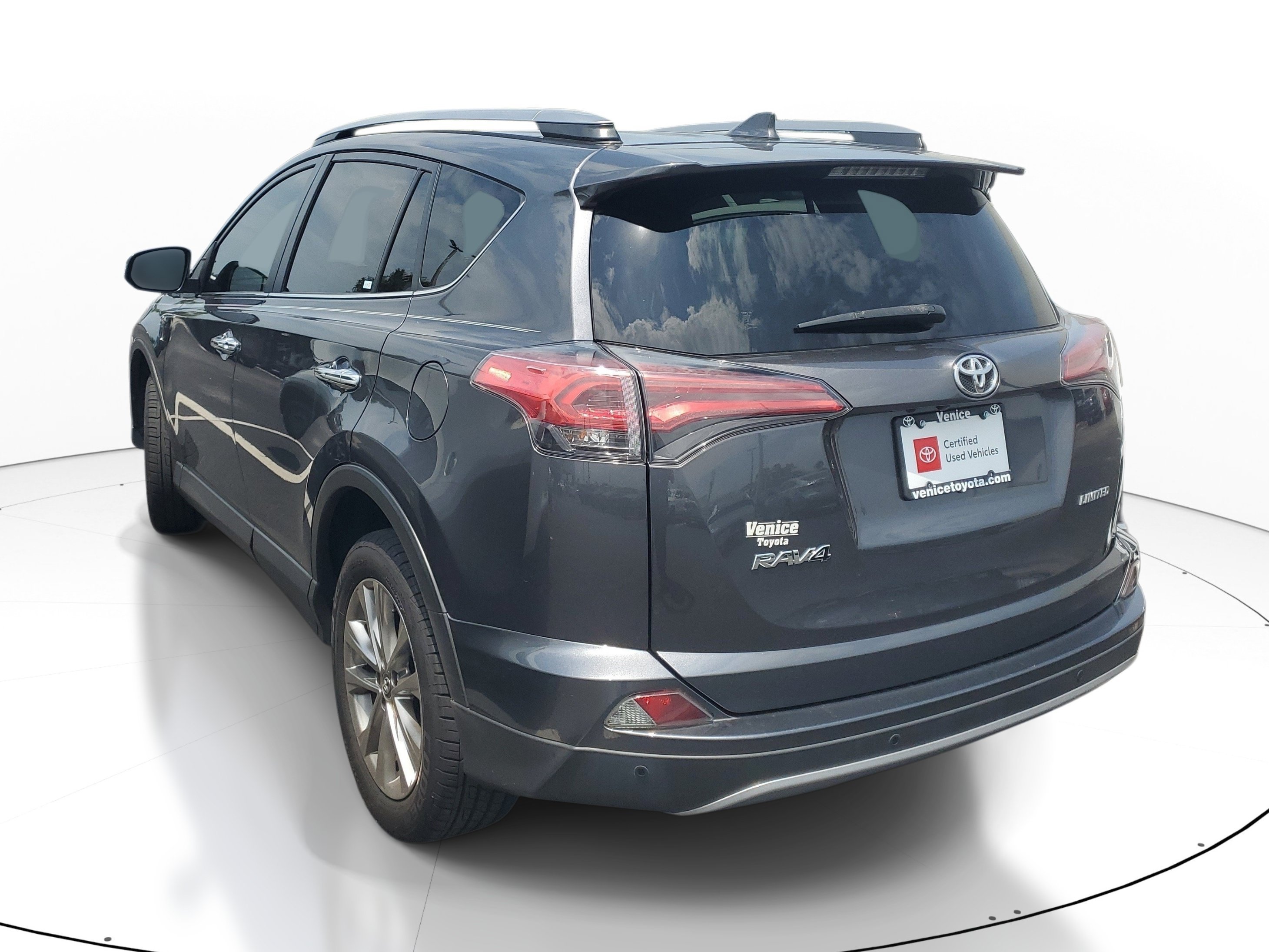 Used 2017  Toyota Limited image 8
