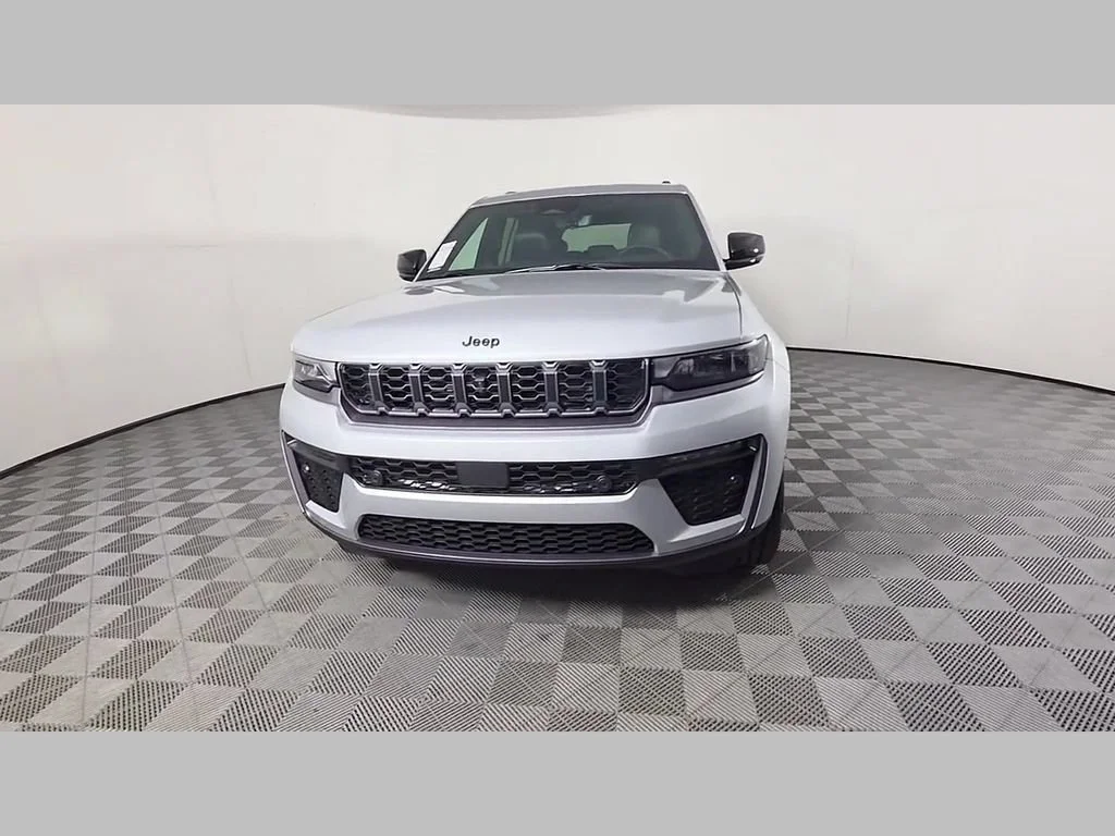 New 2026 Silver Zynith Exterior Paint Jeep 85th Anniversary Edition image 37