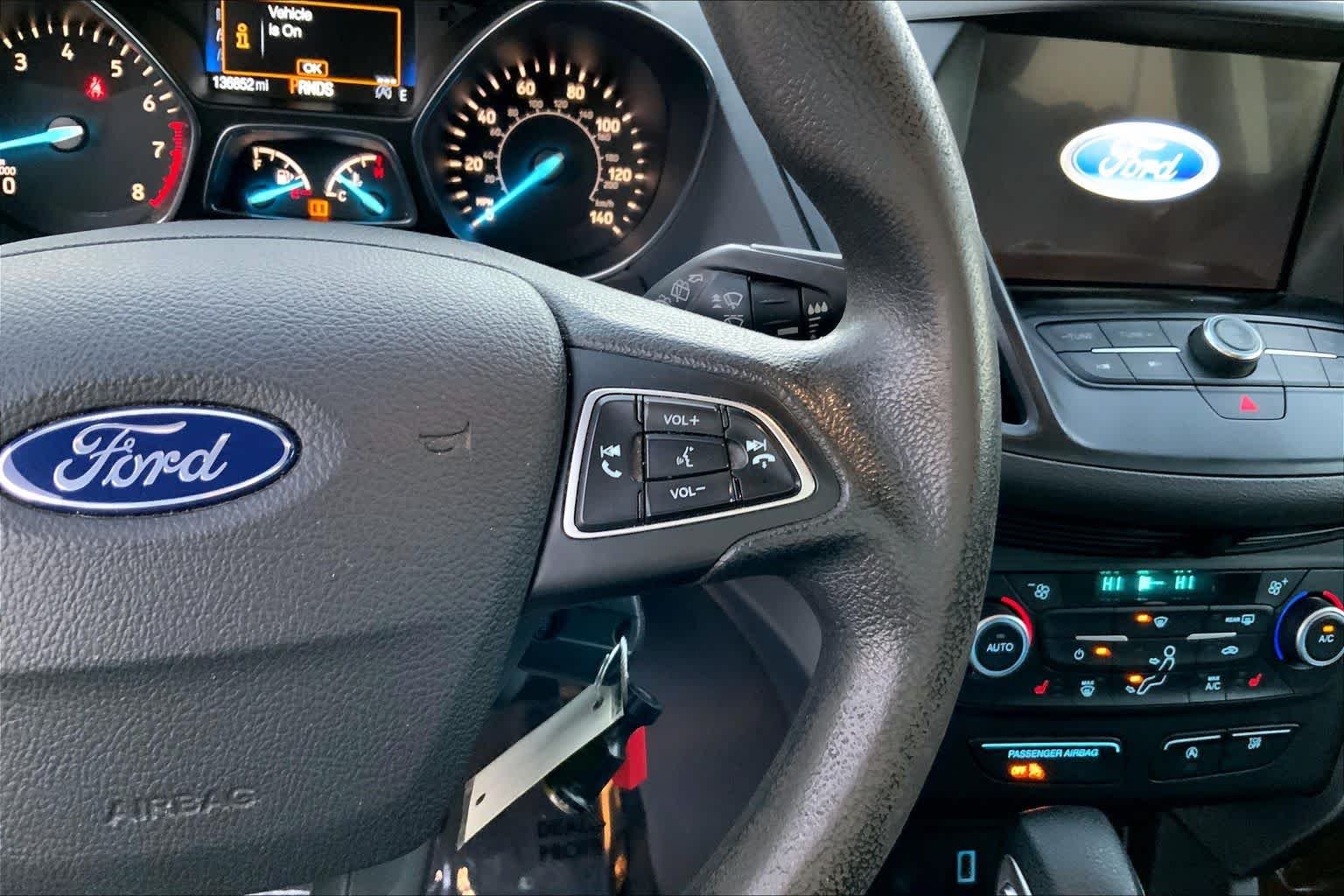 Used 2018 Blue Ford SE image 22