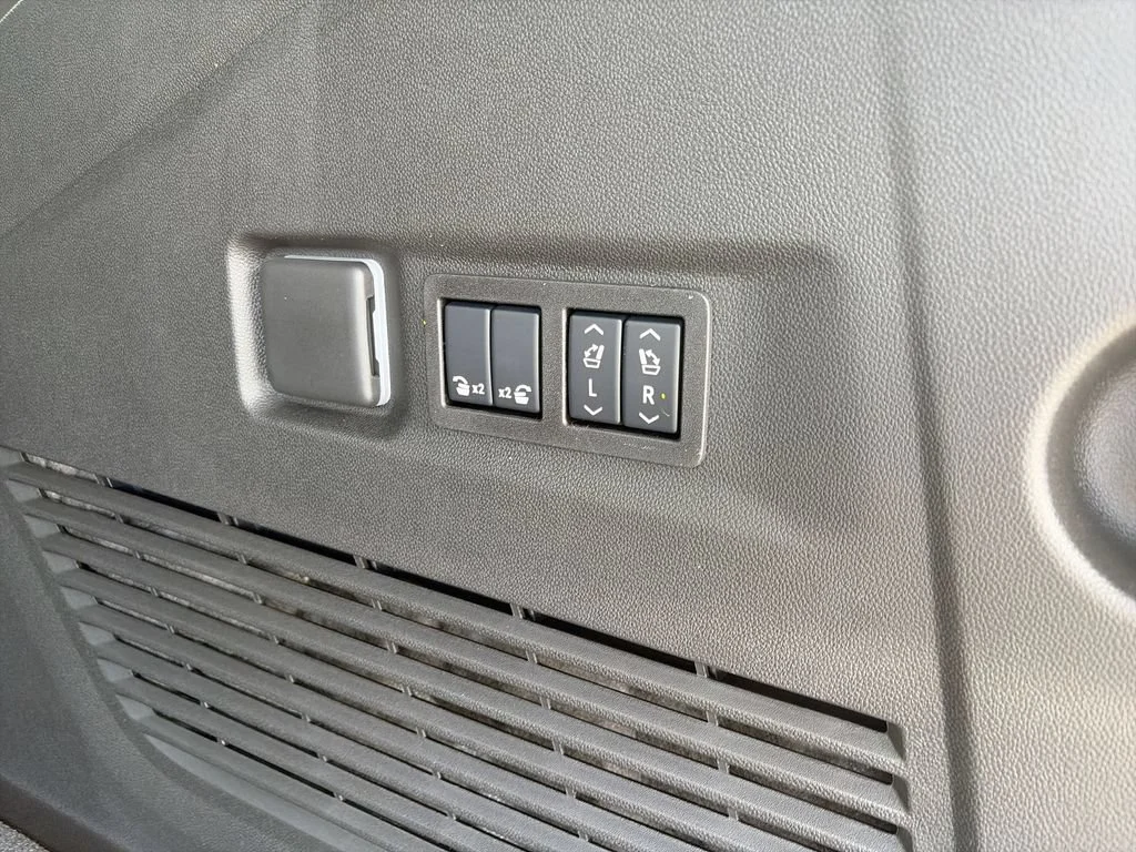 2026 GMC Yukon XL Denali - Photo 31