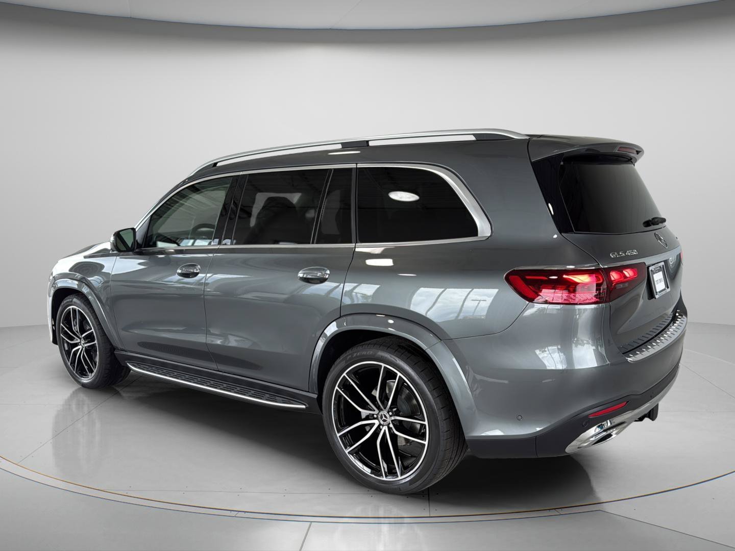 Certified Used 2026 Selenite Grey Metallic Mercedes-Benz GLS 450 image 4