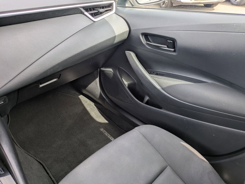 Used 2025 White Toyota LE image 18