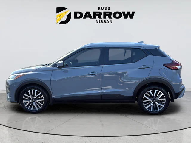 Used 2022 Gray Nissan SV image 2