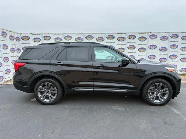 2023 Ford Explorer XLT 4WD's photo
