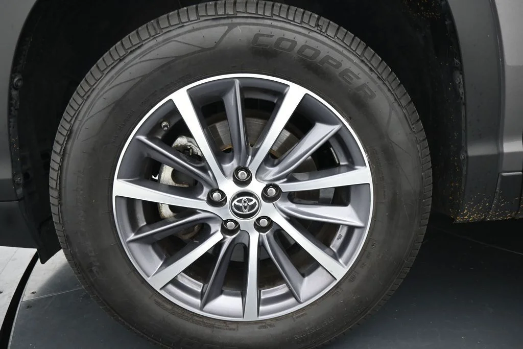Used 2019 Gray Toyota XLE image 13