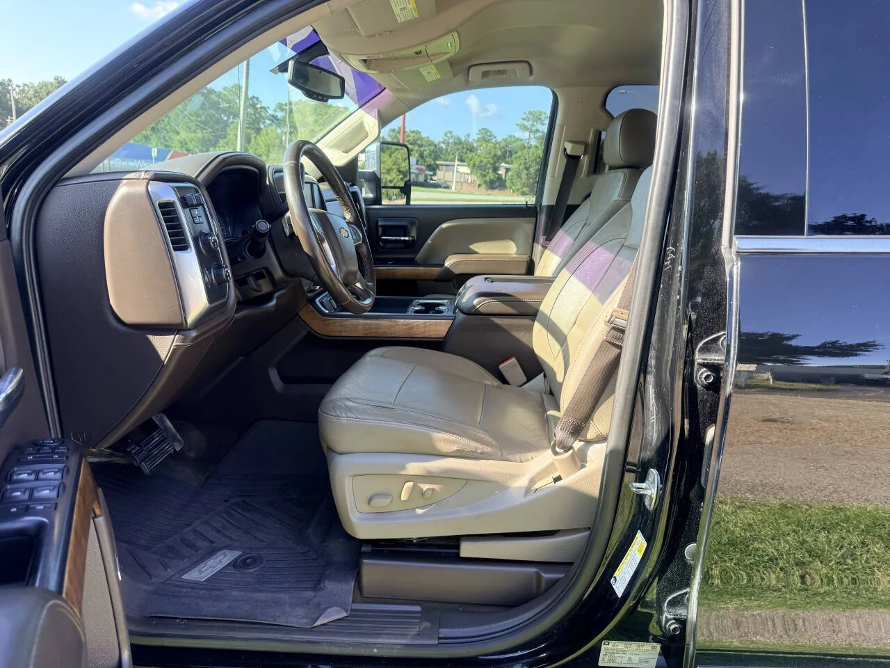 Used 2017 Black Chevrolet LTZ 4x4 4dr Crew Cab 6.5 ft. SB image 13