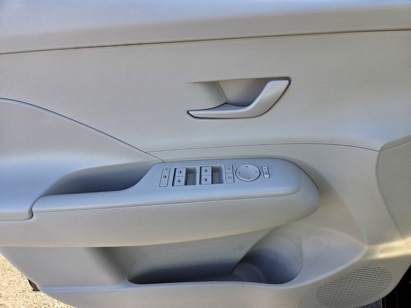 Used 2025 Black Hyundai SEL image 23
