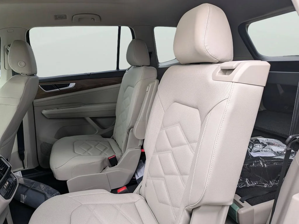 New 2026 Green Volkswagen 2.0T SE w/Technology image 13