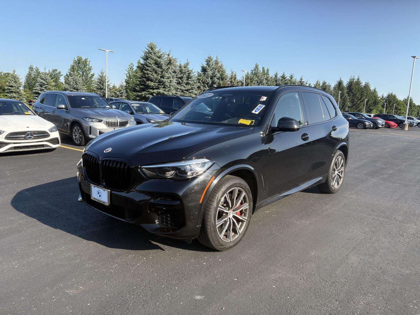 Used 2022 Black Sapphire Metallic BMW M50i image 3