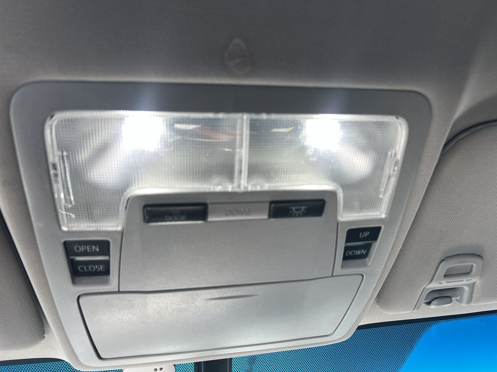 Used 2013 Classic Silver Metallic Toyota XLE Premium image 17