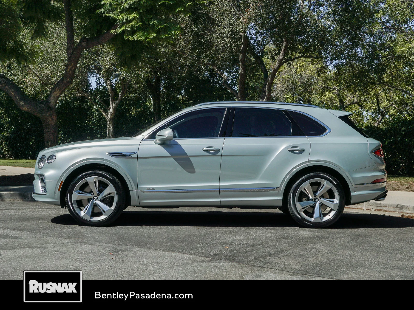 Certified Used 2023 Breeze by Mulliner Bentley Azure image 3