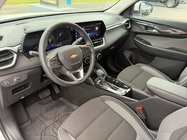 Used 2025 Summit White Chevrolet LT image 27