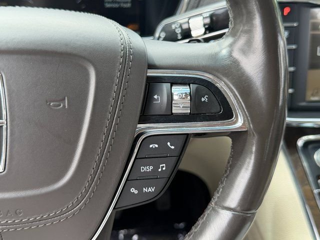 Used 2017 Black Lincoln Reserve image 19