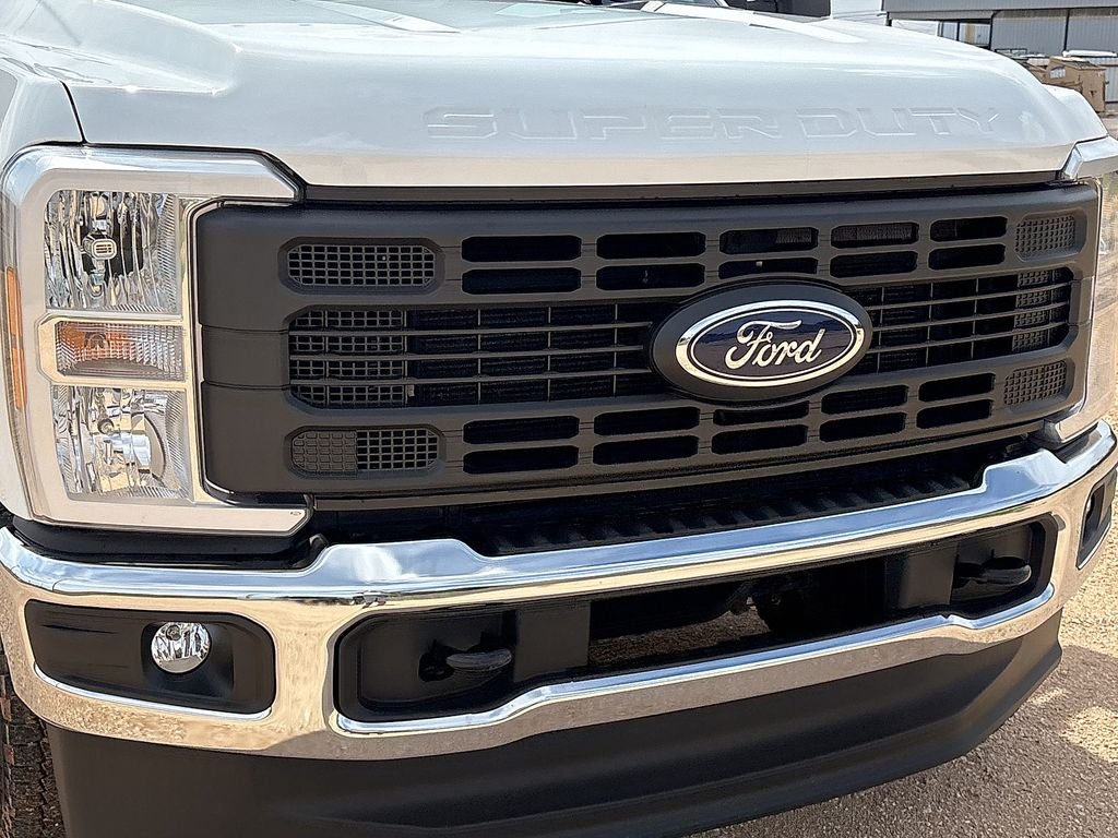 Used 2025 Oxford White Ford XLT image 13