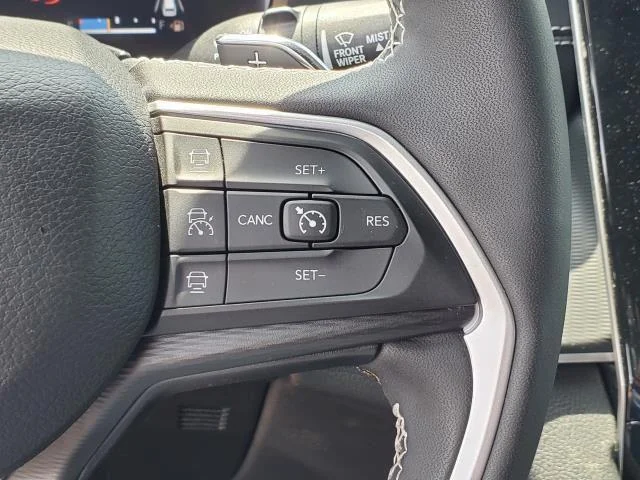 Used 2023 Silver Zynith Jeep Altitude image 13