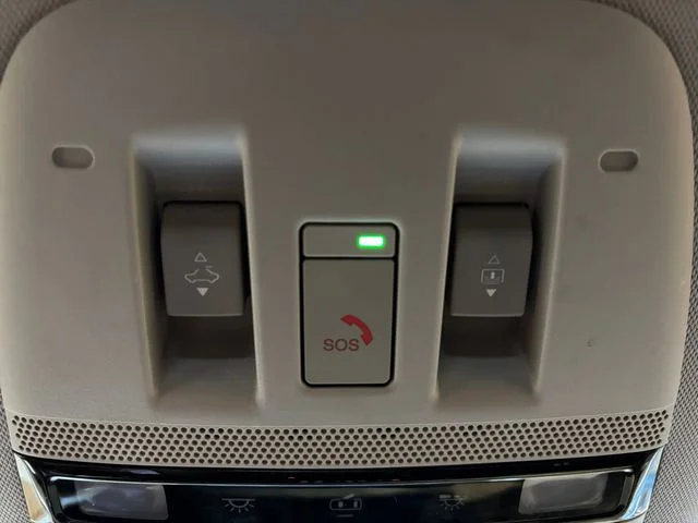 Used 2025 Gold Nissan SL image 23