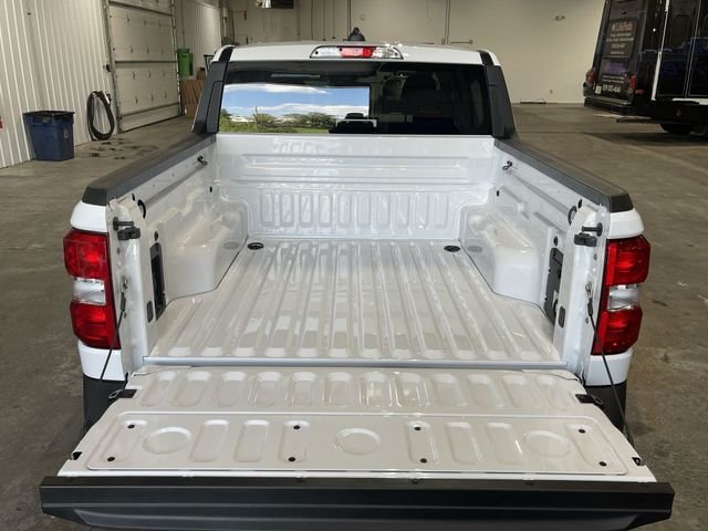 Used 2025 Oxford White Ford XLT image 23