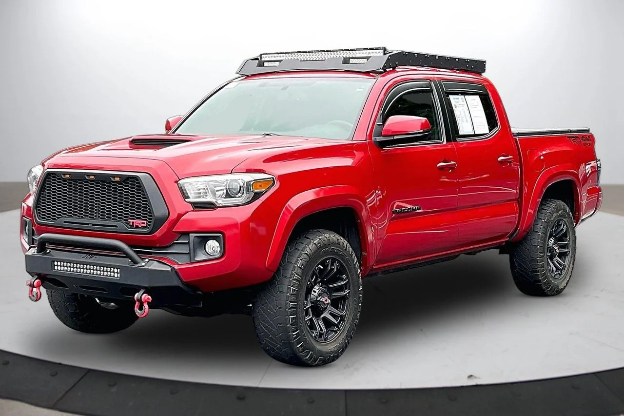 Used 2017 Red Toyota SR image 4