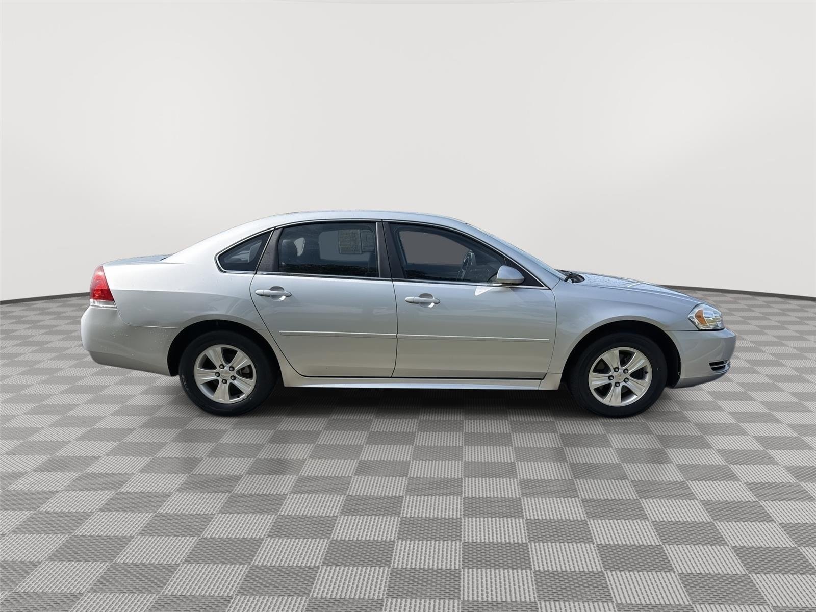 Used 2014 Silver Ice Metallic Chevrolet LS image 14