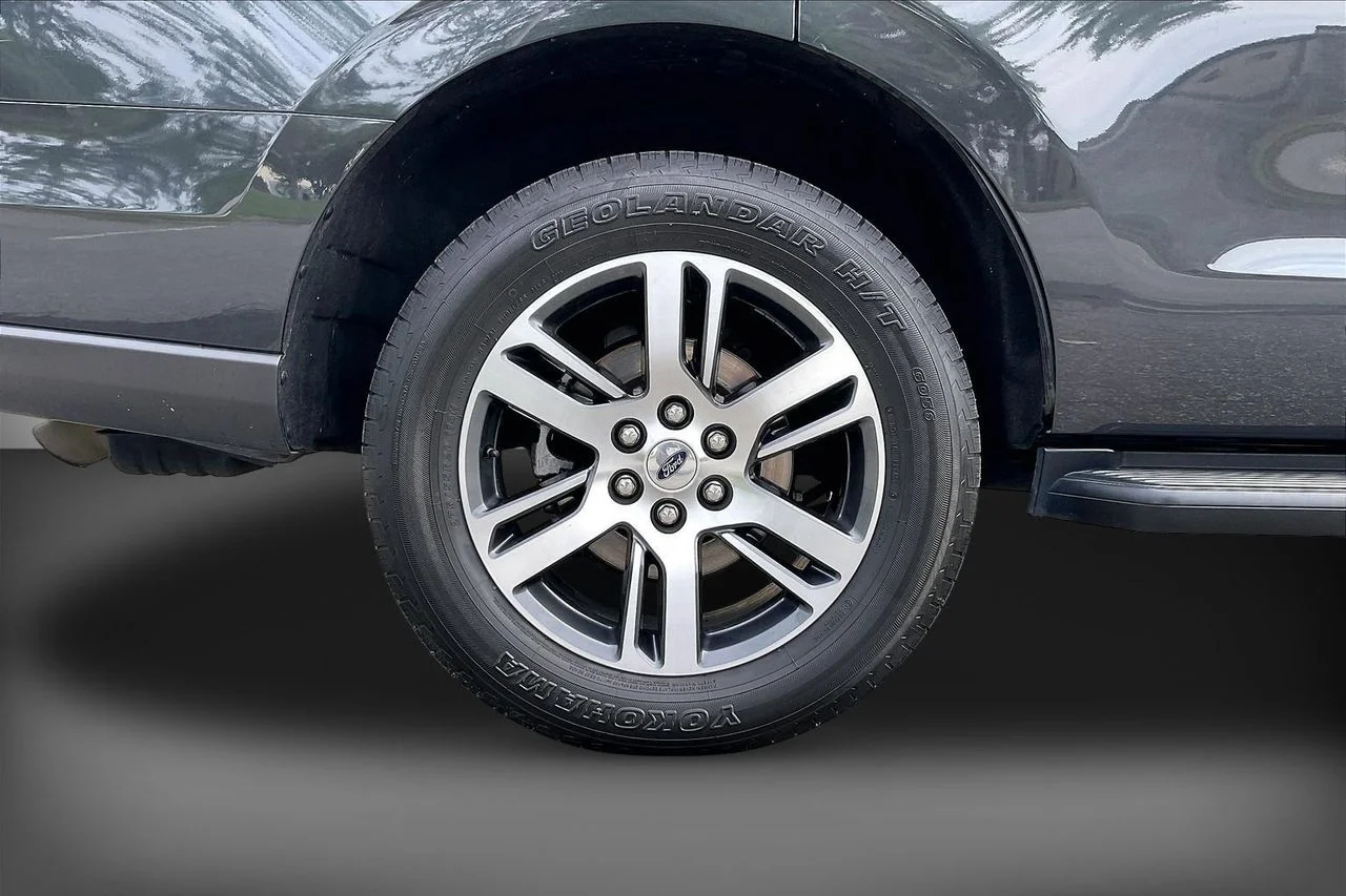 Used 2024 Gray Ford Limited image 38