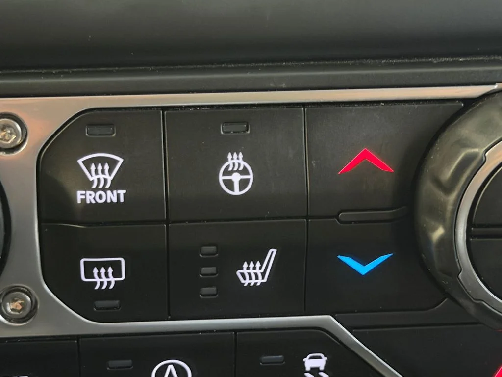Used 2019 Silver Jeep Unlimited Sport Altitude image 24