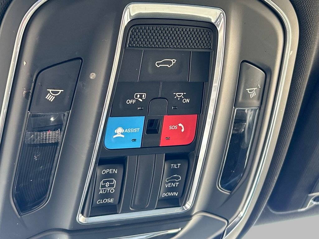 Used 2023 Red Jeep Altitude X image 30