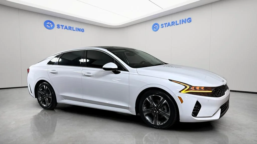 Used 2022 White Kia EX image 12