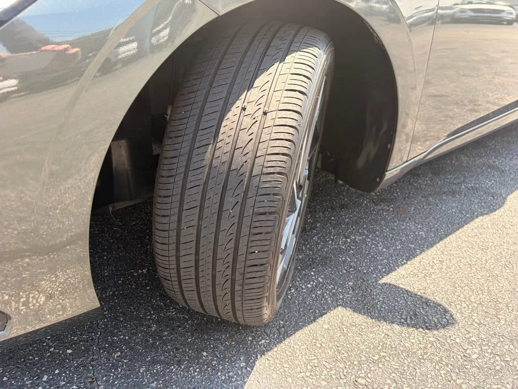 Used 2024 Amazon Gray Hyundai SEL image 11