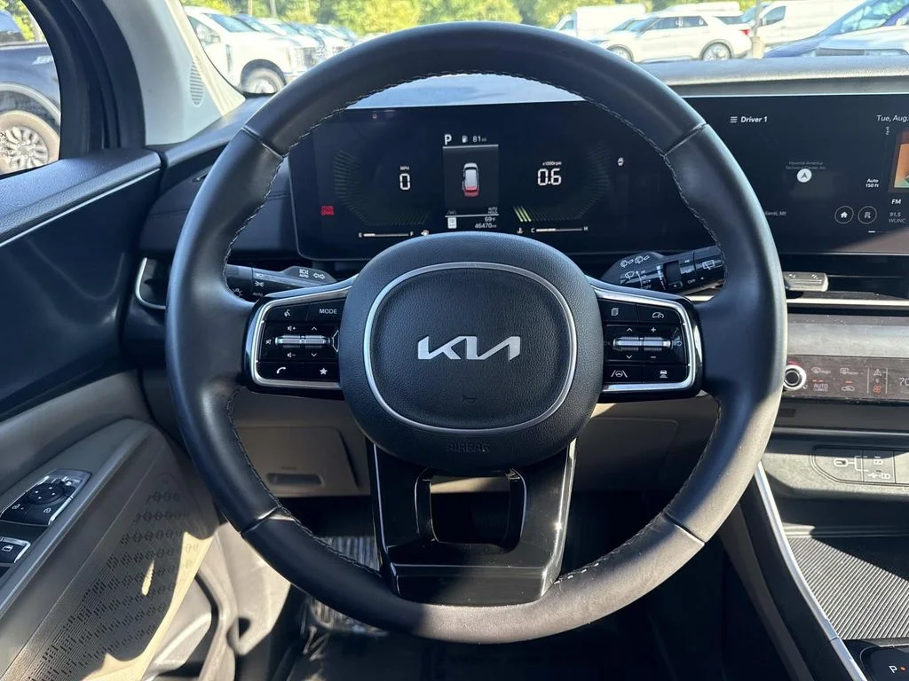 Used 2025 Gray Kia LXS image 12