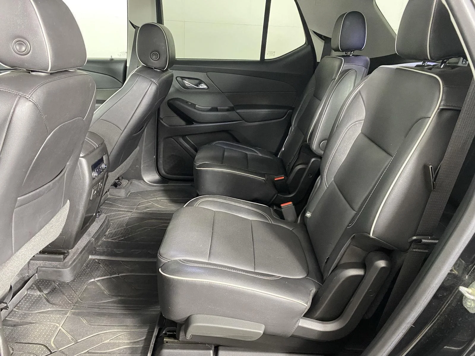 Used 2020 Mosaic Black Metallic Chevrolet High Country image 26