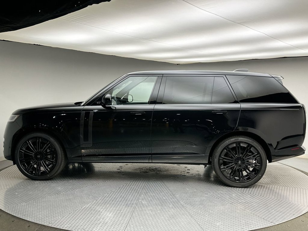 New 2027 Santorini Black Land Rover SE image 2