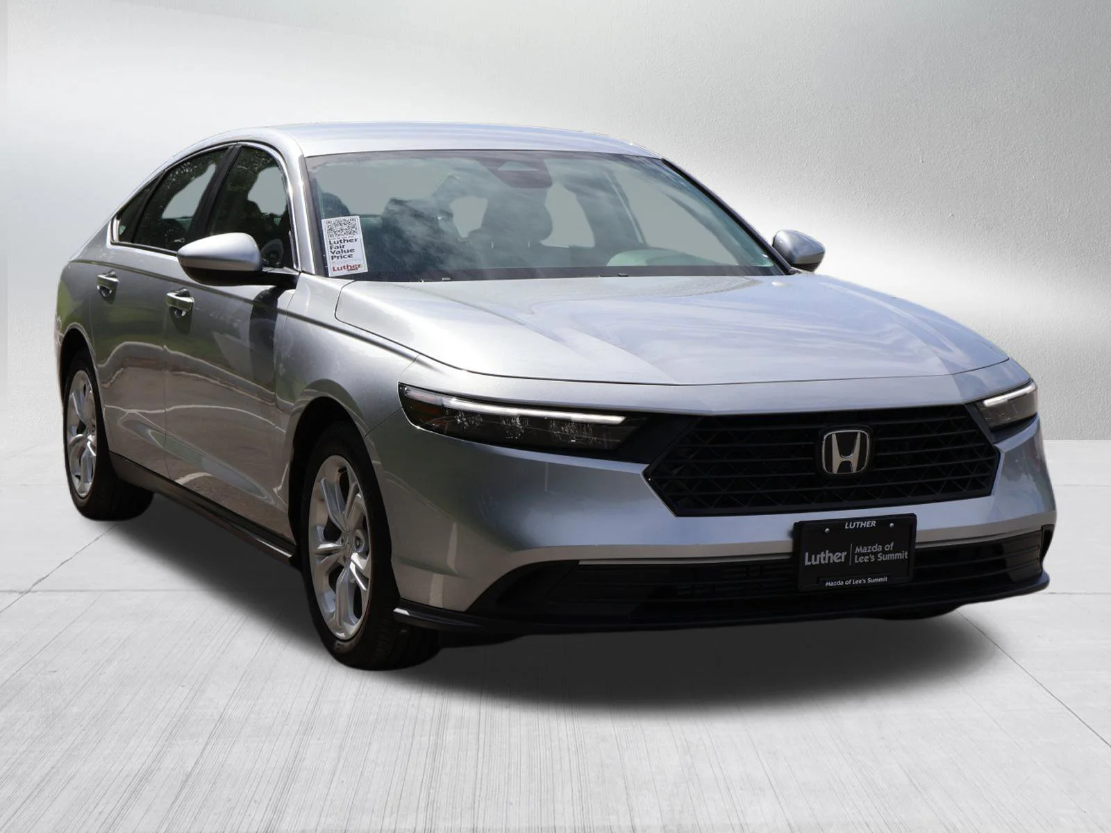 Used 2025 Solar Silver Metallic Honda LX image 1