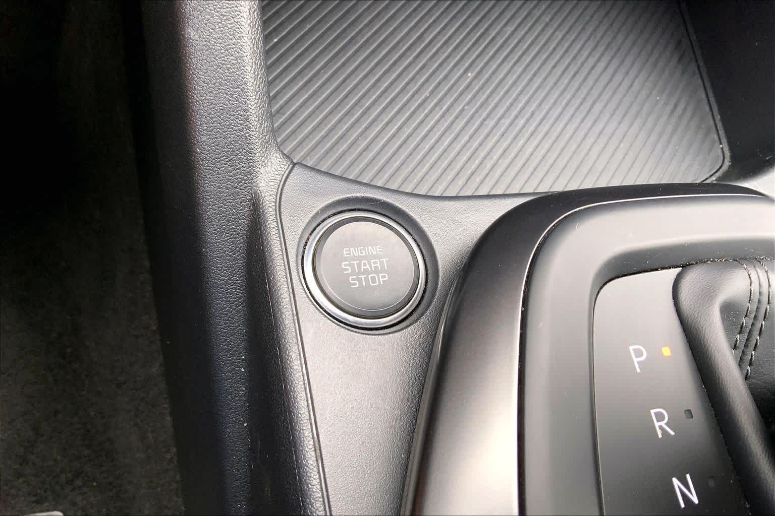 Used 2025 Snow White Pearl Kia LXS image 35