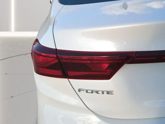 Used 2024 White Kia LXS image 7