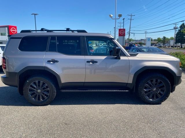 Used 2024  Toyota Base image 27