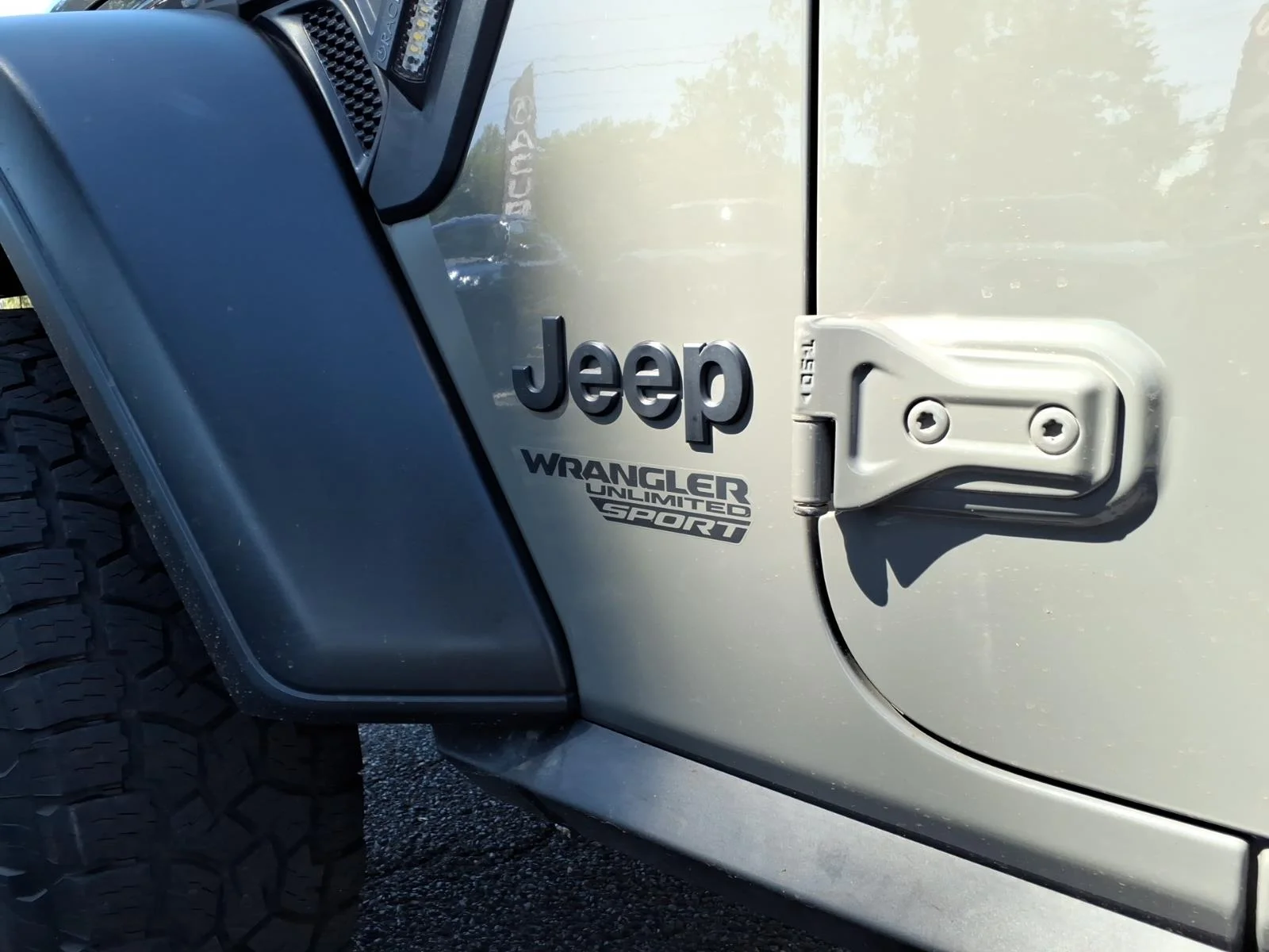 Used 2020 GRAY Jeep Sport S image 18
