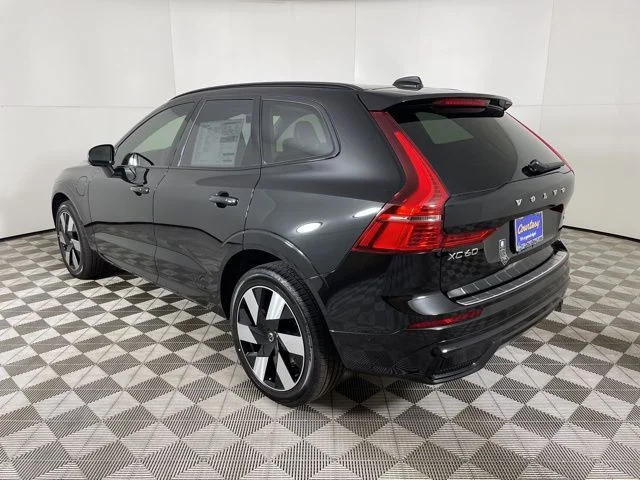 Certified Used 2025 Onyx Black Metallic Volvo Plus image 8