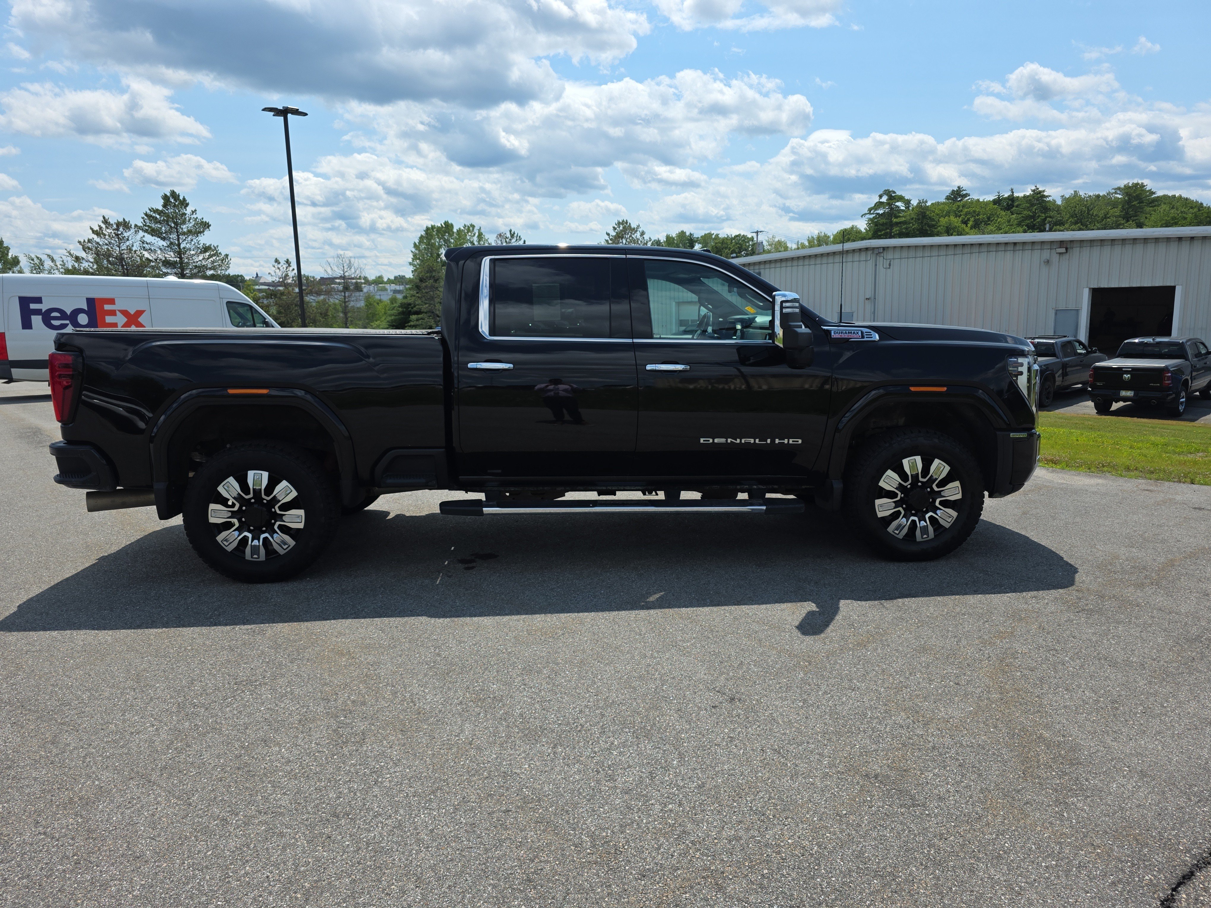 Used 2025 Onyx Black GMC Denali image 6